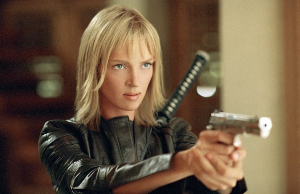 Uma Thurman bär en pistol i "Kill Bill: vol. 2"