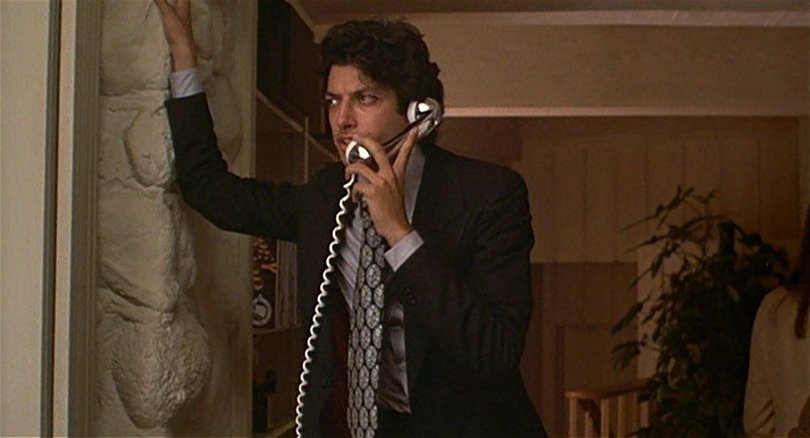 Jeff Goldblum pratar i telefon i Annie Hall