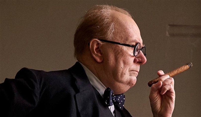 Winston Churchill röker en cigarr - bästa filmer 2018