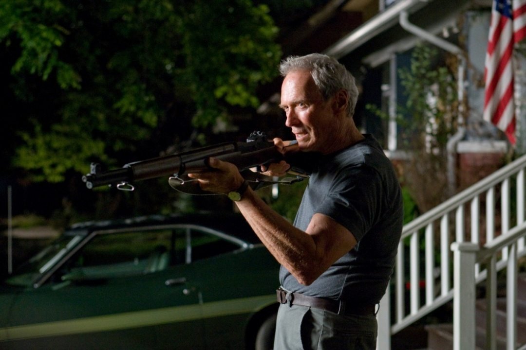 Clint Eastwood med gevär. 
