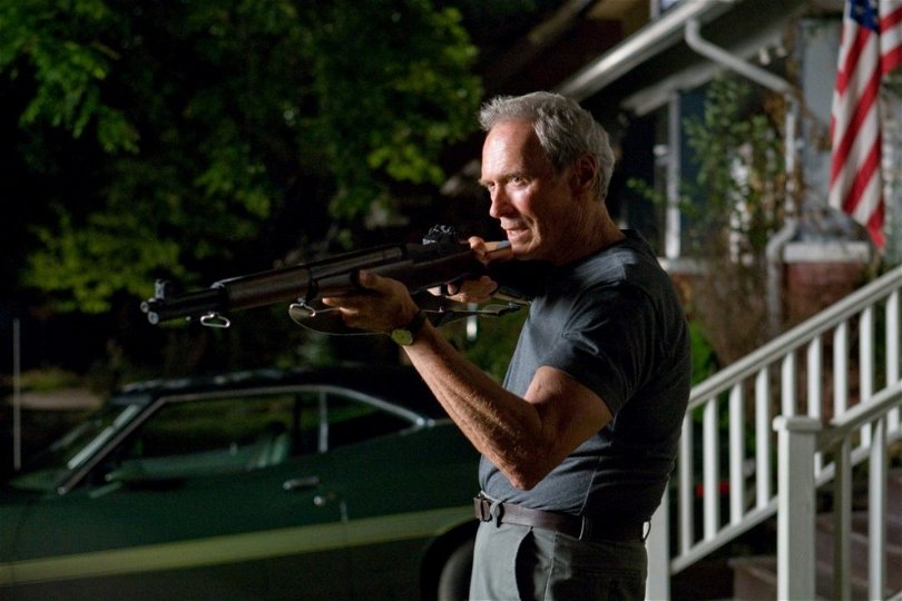 Clint Eastwood med gevär. 