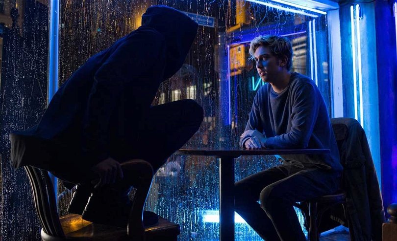 Ryuk och Light Turner i "Death Note", filmatiseringen av Netflix.