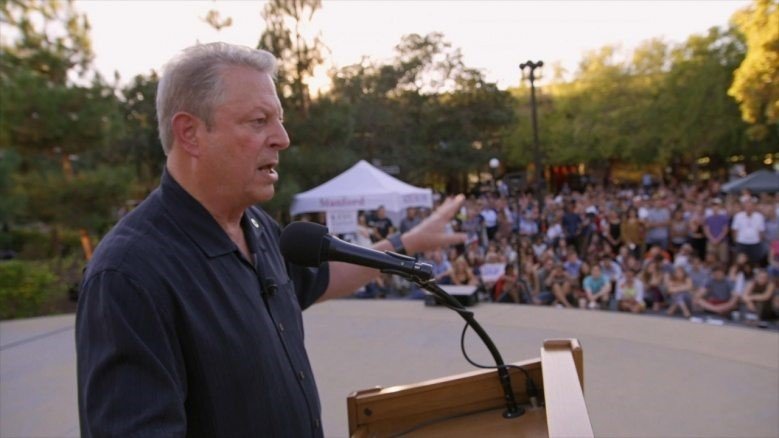 Al Gore håller ett tal.