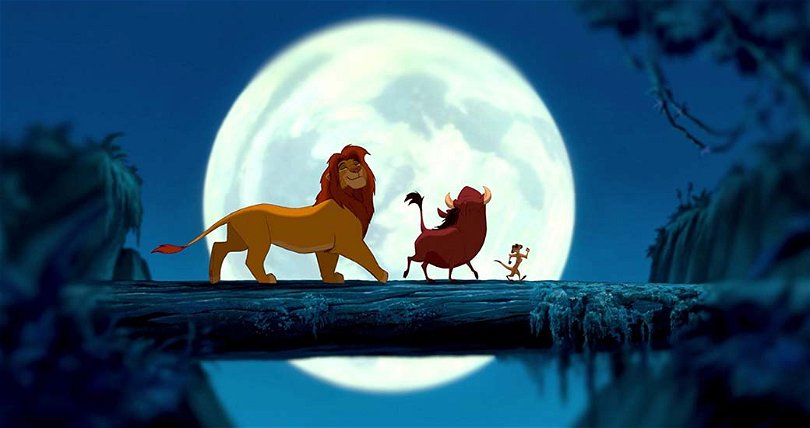 Simba, Timon och Pumba går på en stock i månljuset.