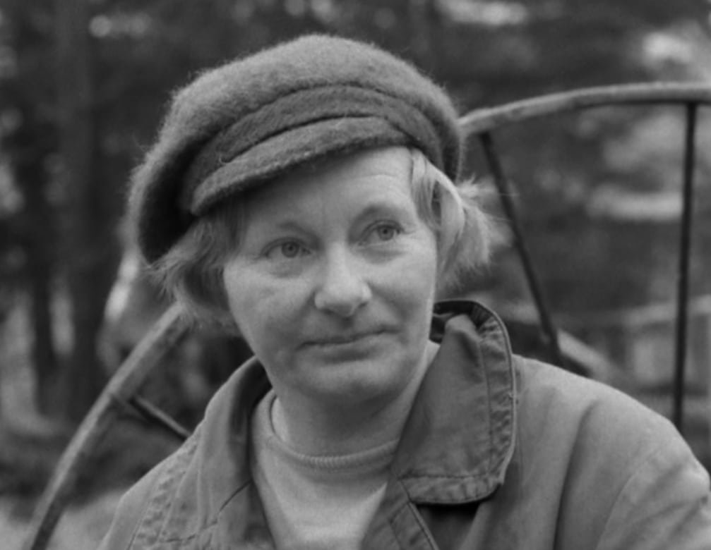 Lantbrukaren Ingrid Ekman medverkar i Fårö dokument av Ingmar Bergman. Här ser vi en porträttbild av henne.