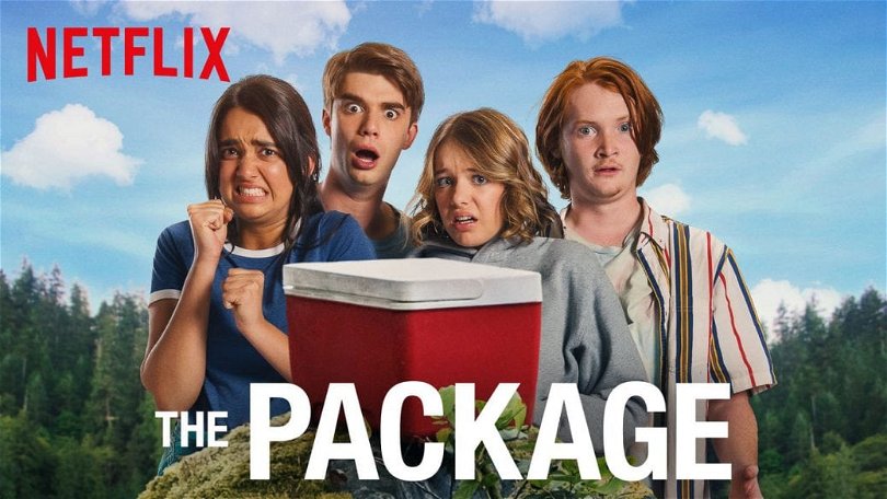 Fyra av huvudrollsinnehavarna poserar skräckslagna framför kameran. FIlmens titel står längst ner i vitt och Netflix logga syns uppe till vänster. 