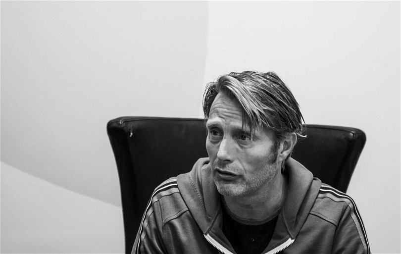 Mads Mikkelsen talking about nicking items from sets.