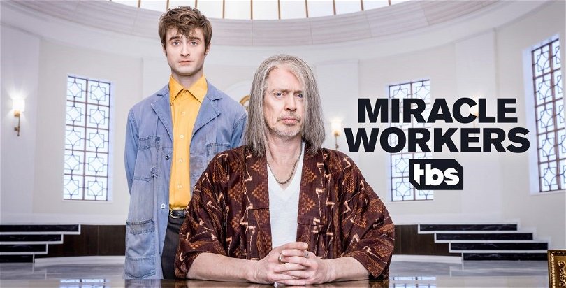 Daniel Radcliffe och Steve Buscemi i Miracle Workers. 