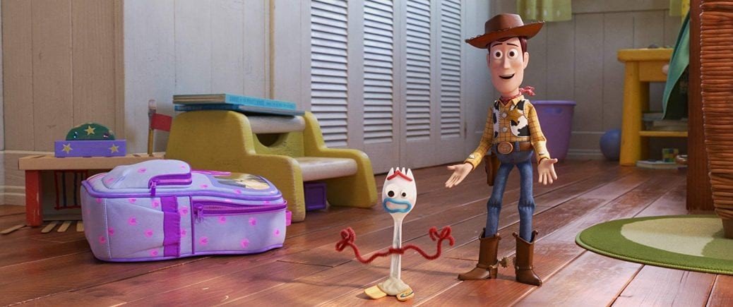 Bilden föreställer leksakerna Woody och Forky i Pixars senaste animerade familjefilm Toy Story 4.