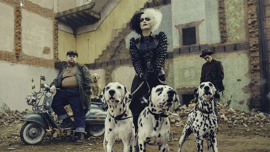 Se Emma Stone som dalmatinfångaren Cruella