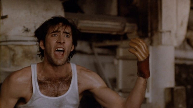 Nicolas Cage skriker om sin hand i Mångalen.