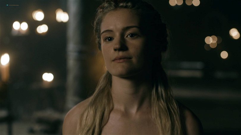Alicia Agneson som Freydis i "Vikings". 