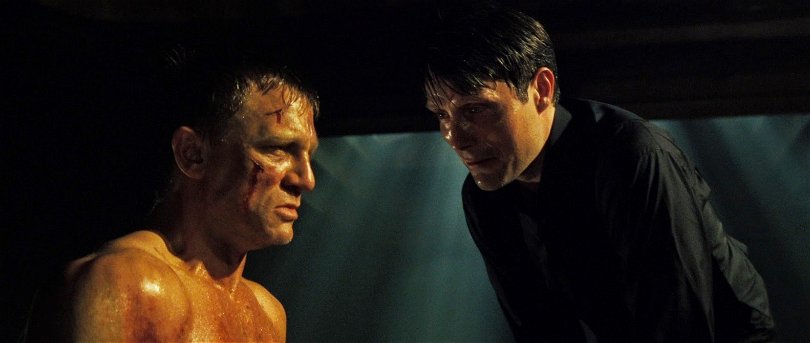Svettigt möte mellan James Bond och Le Chiffre. Foto: United International Pictures.