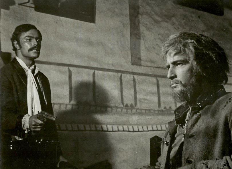 John Saxon och Marlon Brando i The Appaloosa.