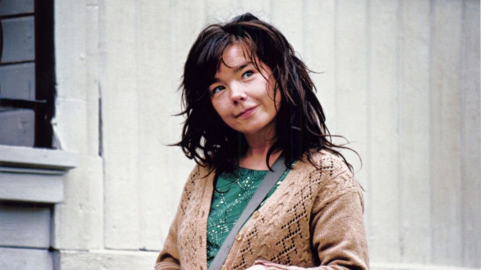 Björk i storfilm med bröderna Skarsgård