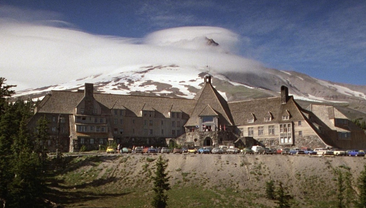 Det ökända hotellet i The Shining. Bild: Warner Bros.