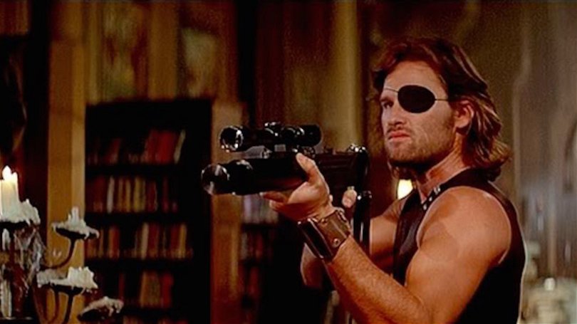 Snake Plissken (Kurt Russell) är antihjälten i Flykten från New York. Foto: AVCXO Embassy Pictures.