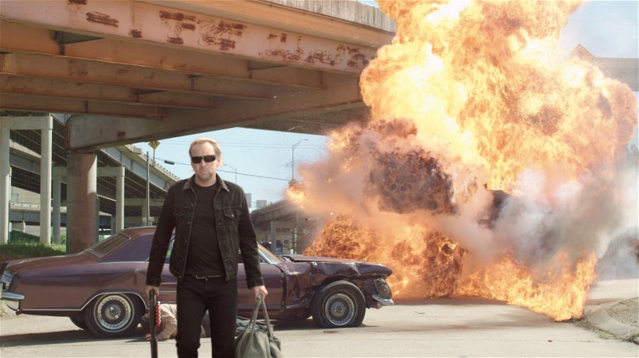 Nicolas Cage, en bil och en stor explosion i Drive Angry. Foto: Summit Entertainment