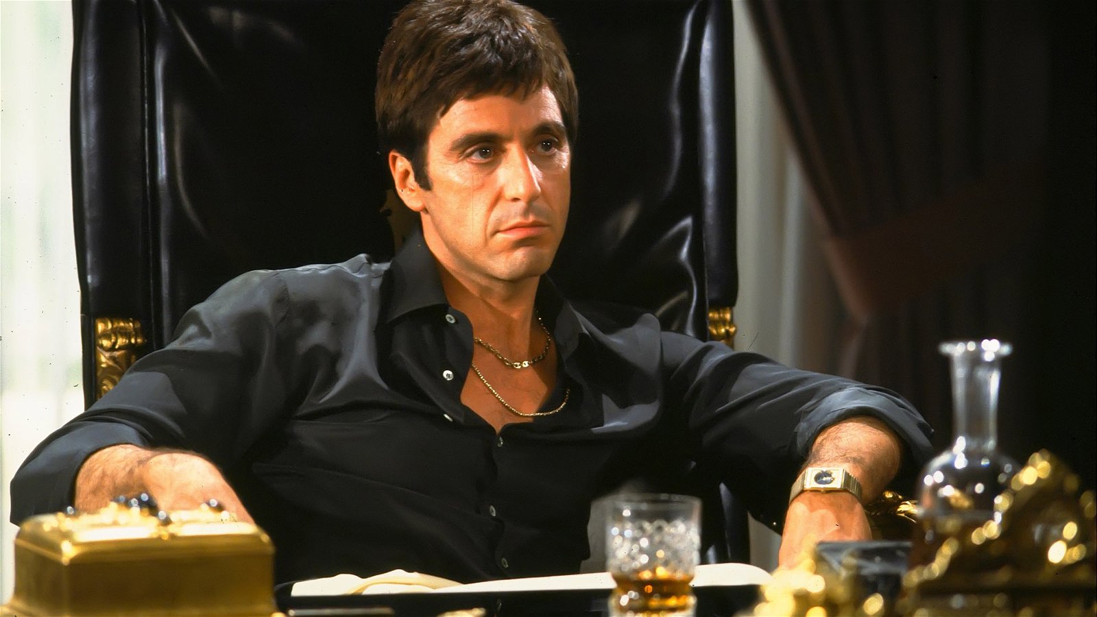 Al Pacino ser surmulen ut i Scarface