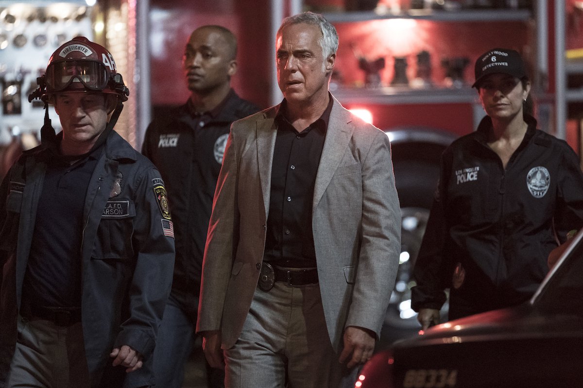 Harry Bosch (Titus Weller) på brottsplatsen i sista säsongen av Bosch. Foto: HBO Nordic/Amazon Prime.