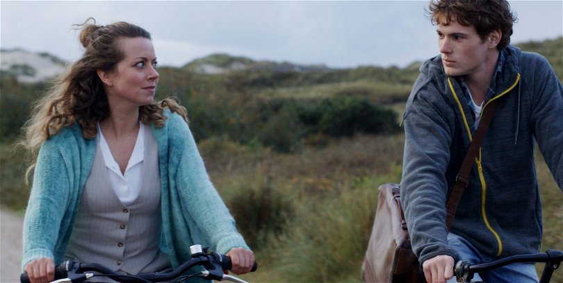Alice Dwyer och Philip Froissant i "Den svarta ön". Foto: Netflix.