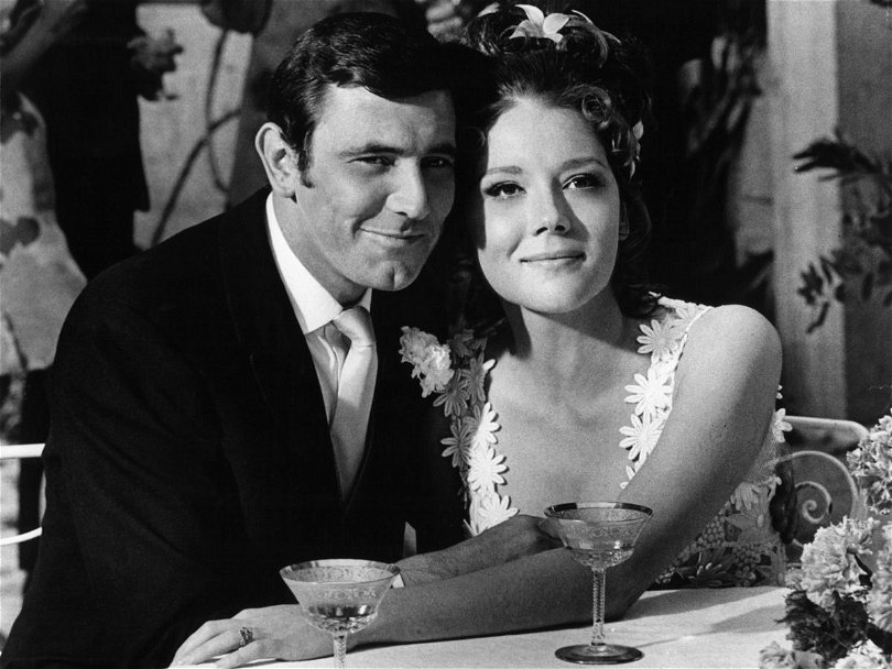 James Bond (George Lazenby) och hans framtida fru, Tracy (Diana Rigg) i I henns majestäts hemliga tjänst. Foto:  United Artists.