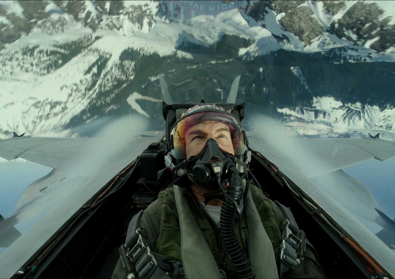 Tom Cruise anländer till premiär via helikopter