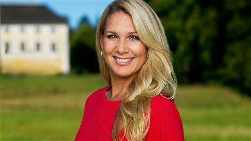 KLART: Anna Brolin fortsätter som programledare för Farmen