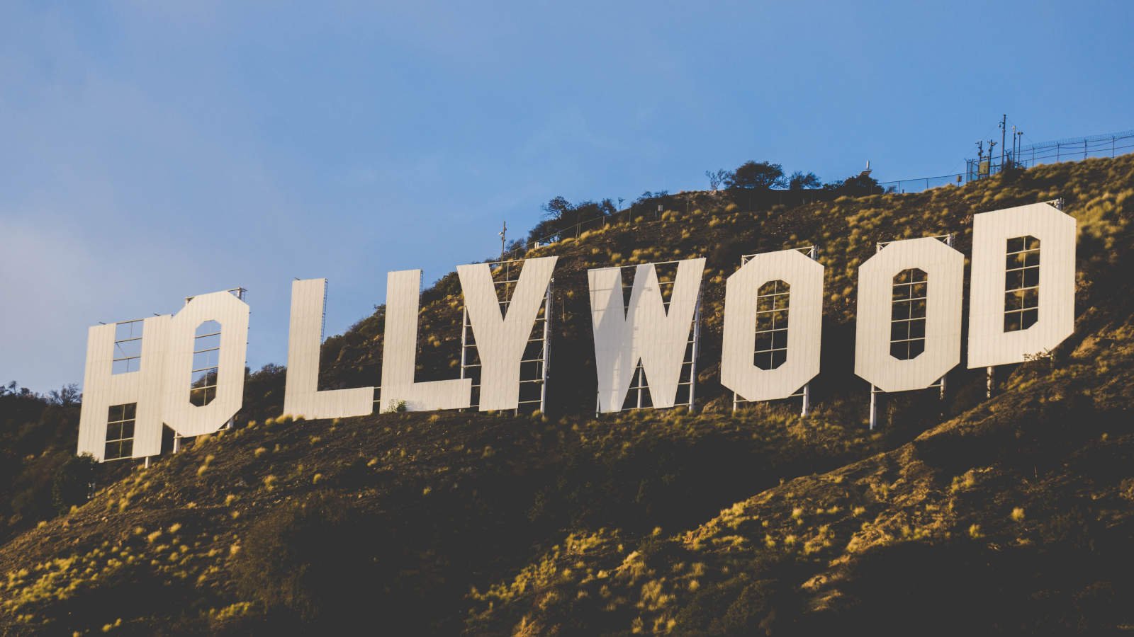 Hollywoods manusförfattare röstar för strejk – produktioner kan stoppas