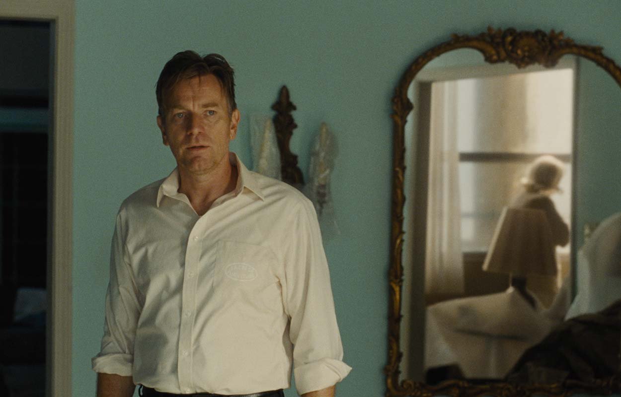 Recension: Mother, Couch (2024) – Ewan McGregor "svenska" film