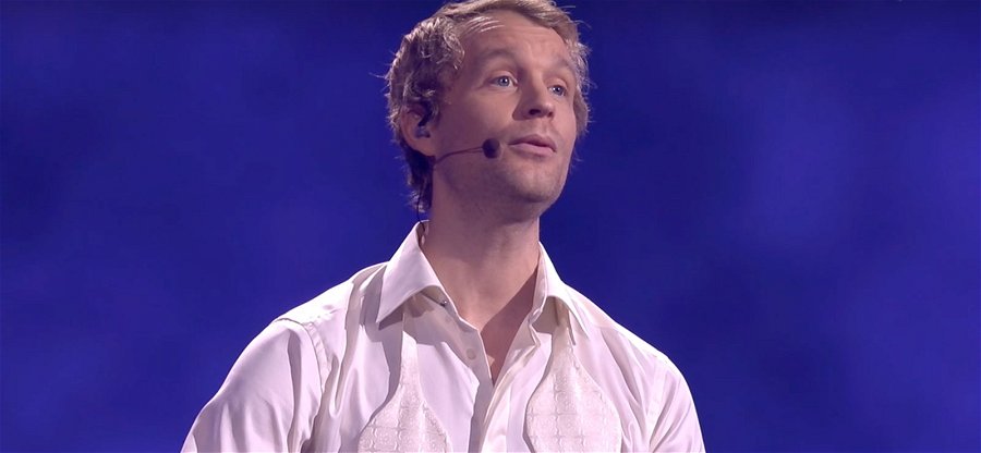 Björn Gustafsson tackade av sig med stil – sjöng för Carina Berg