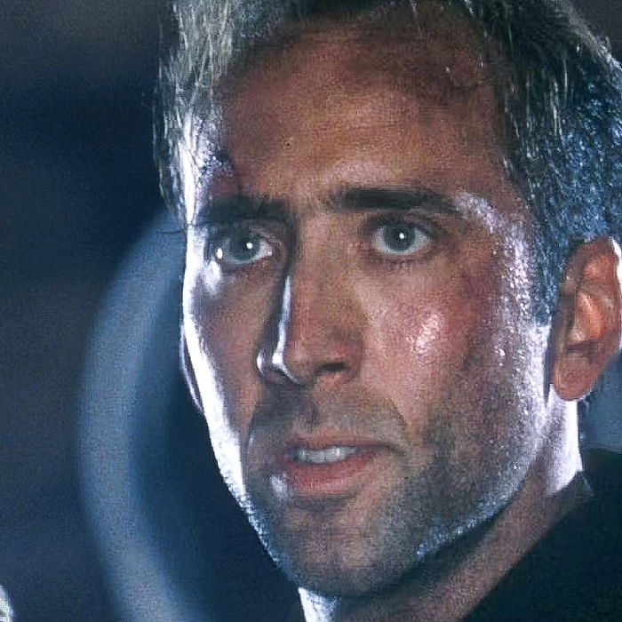 Spänningsfylld klassiker med Nicolas Cage streamar nu på TV4 Play: ”Knivskarp”
